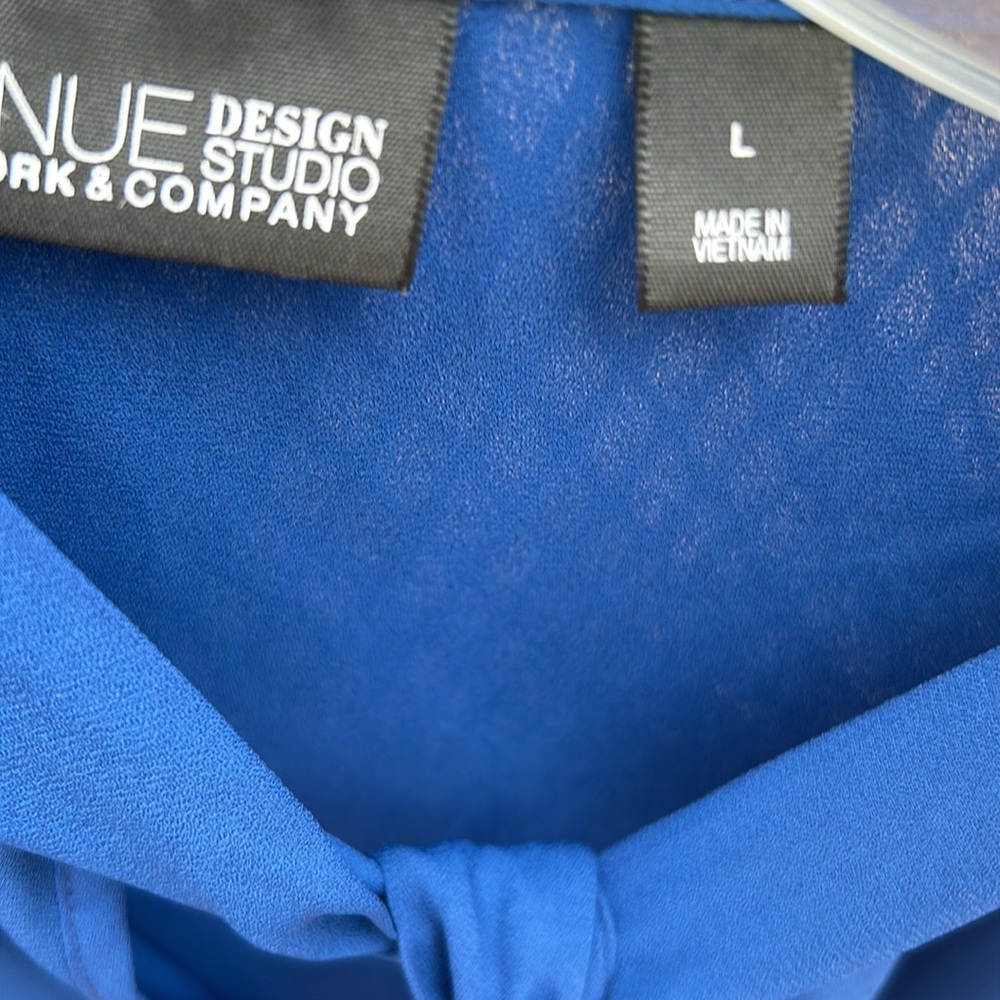 7th Ave NY & Co- blue light weight bow  blouse/ key hole tie. - Picture 4 of 6
